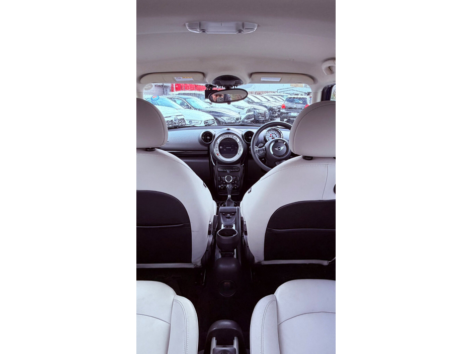 2013 MINI Hatch Cooper €8,999