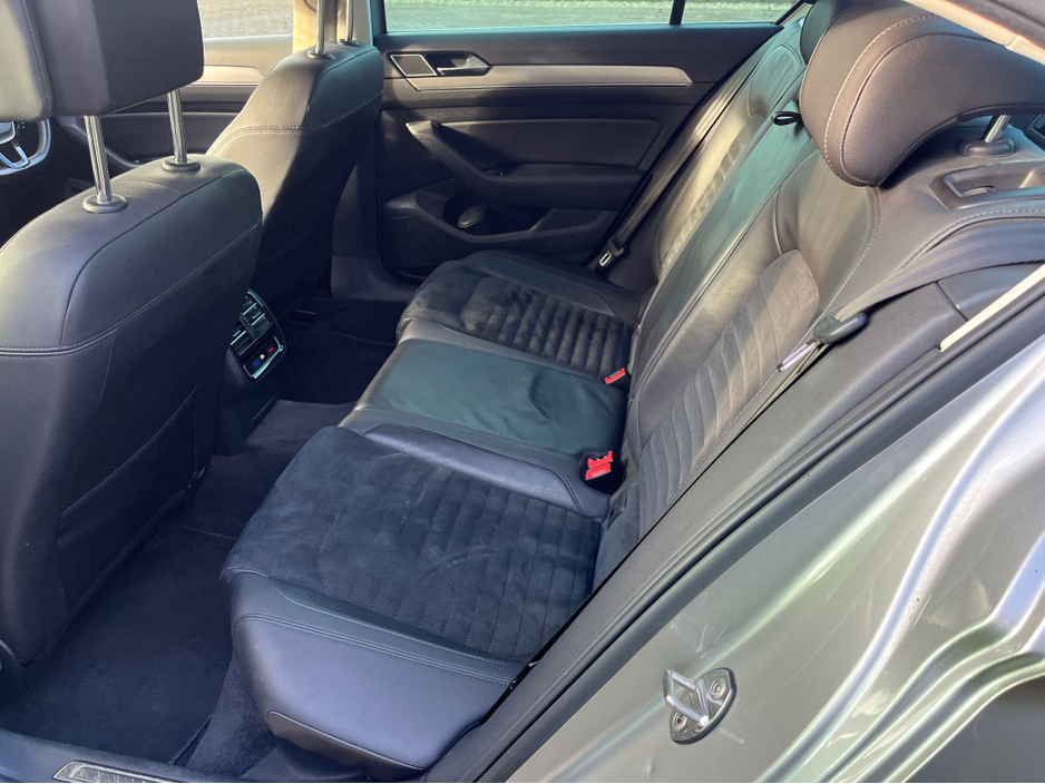 2015 Volkswagen Passat - image 15