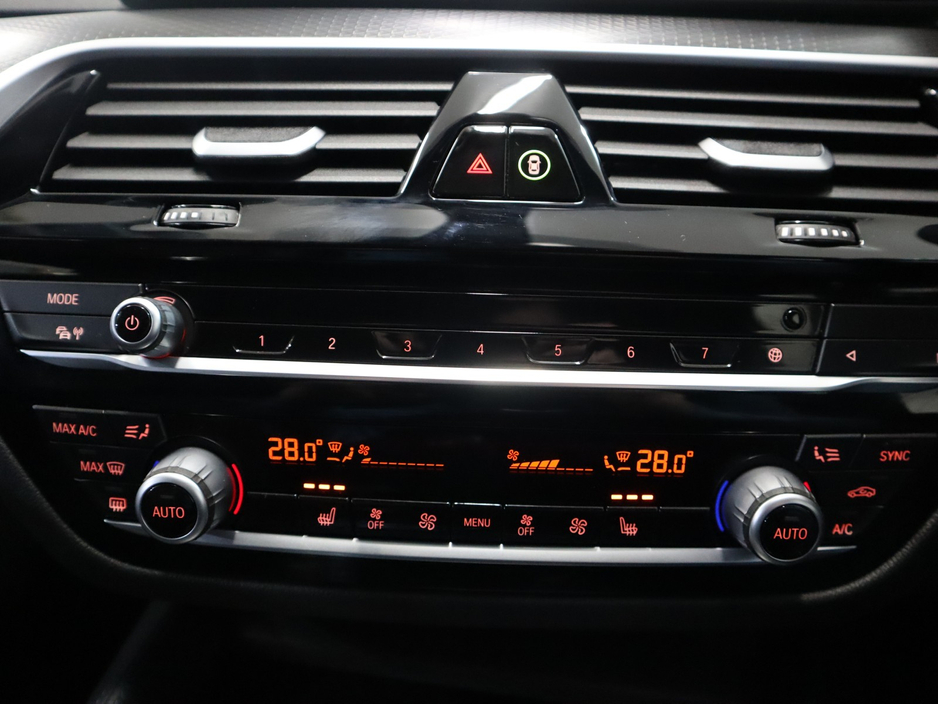 2022 BMW 5 Series - image 24