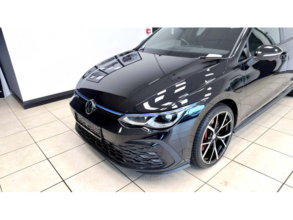 2023 Volkswagen Golf - image 10