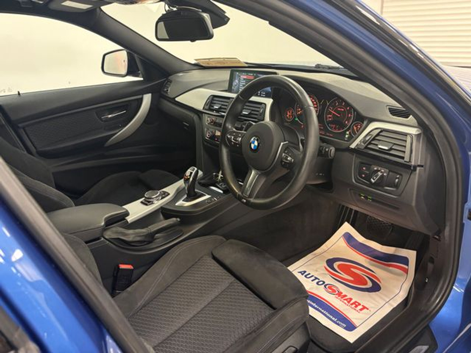 2015 BMW 3 Series - image 8