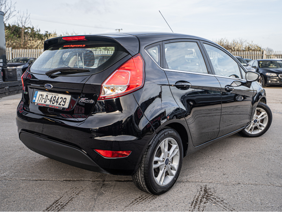 2017 Ford Fiesta - image 2