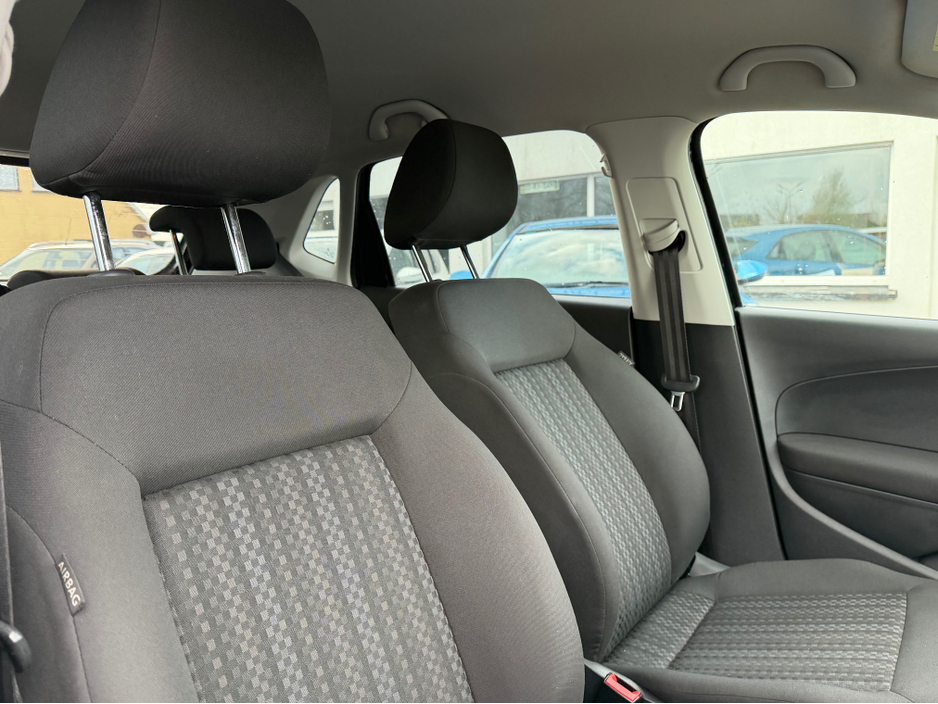 2017 Volkswagen Polo - image 12