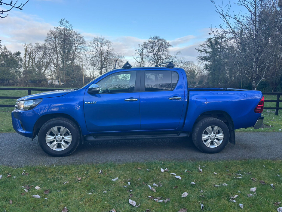 2017 Toyota Hilux - image 8