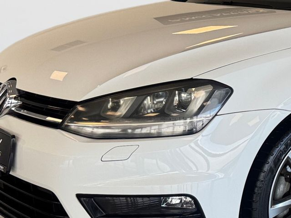 2016 Volkswagen Golf - image 9