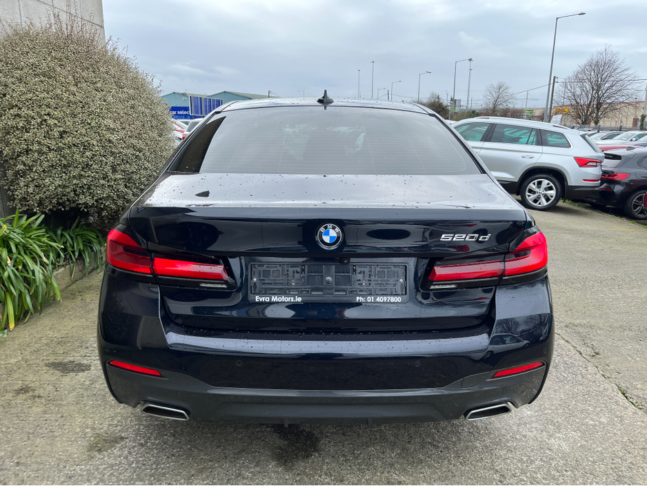 2022 BMW 5 Series - image 7