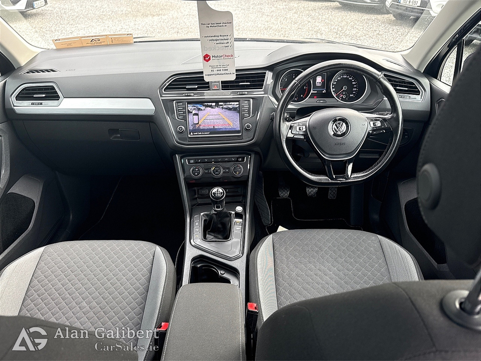 2017 Volkswagen Tiguan - image 11