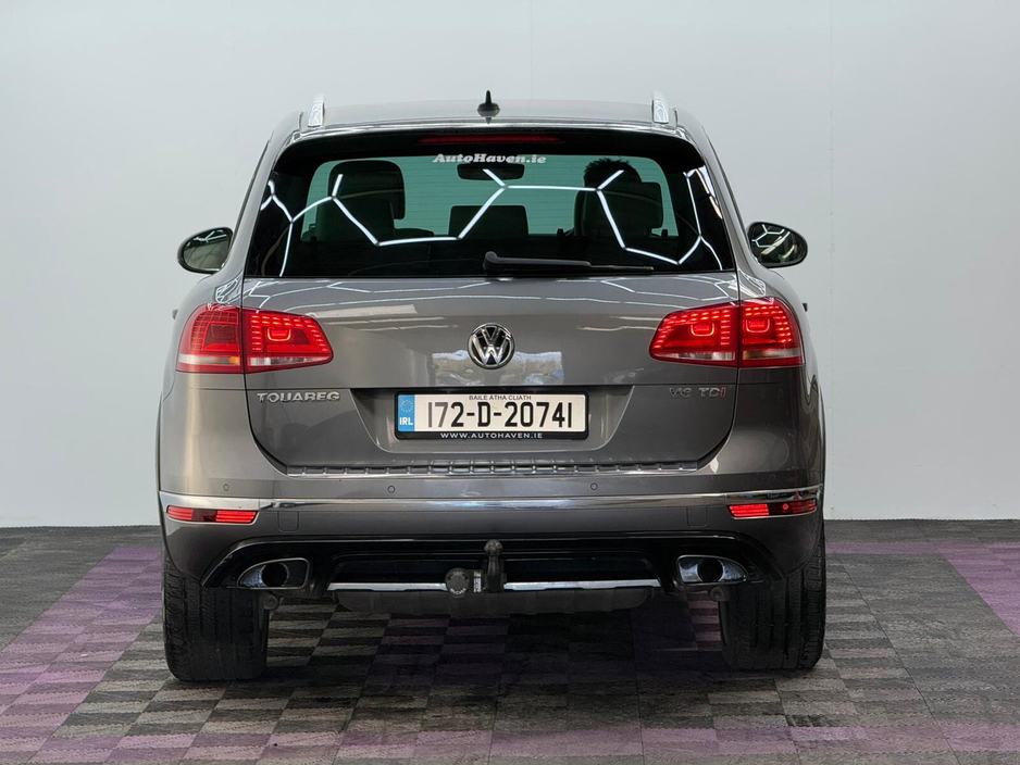 2017 Volkswagen Touareg - image 5