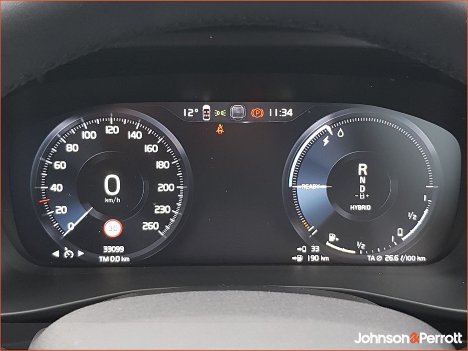 2023 Volvo XC40 - image 22