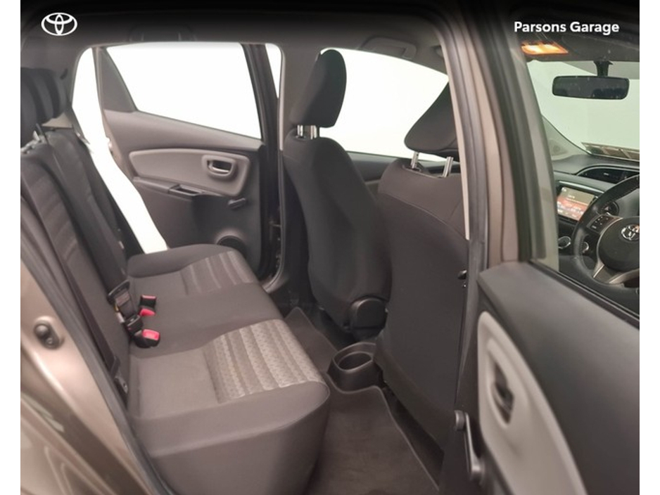 2017 Toyota Yaris - image 11