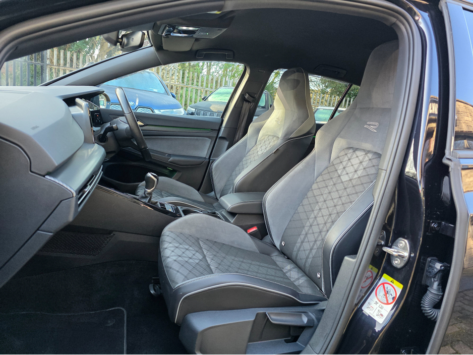 2024 Volkswagen Golf - image 25