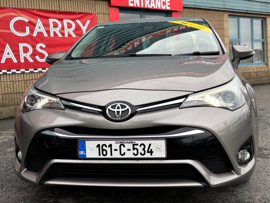 2016 Toyota Avensis - image 3