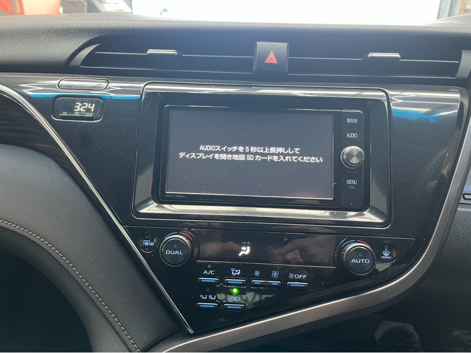 2018 Toyota Camry - image 18