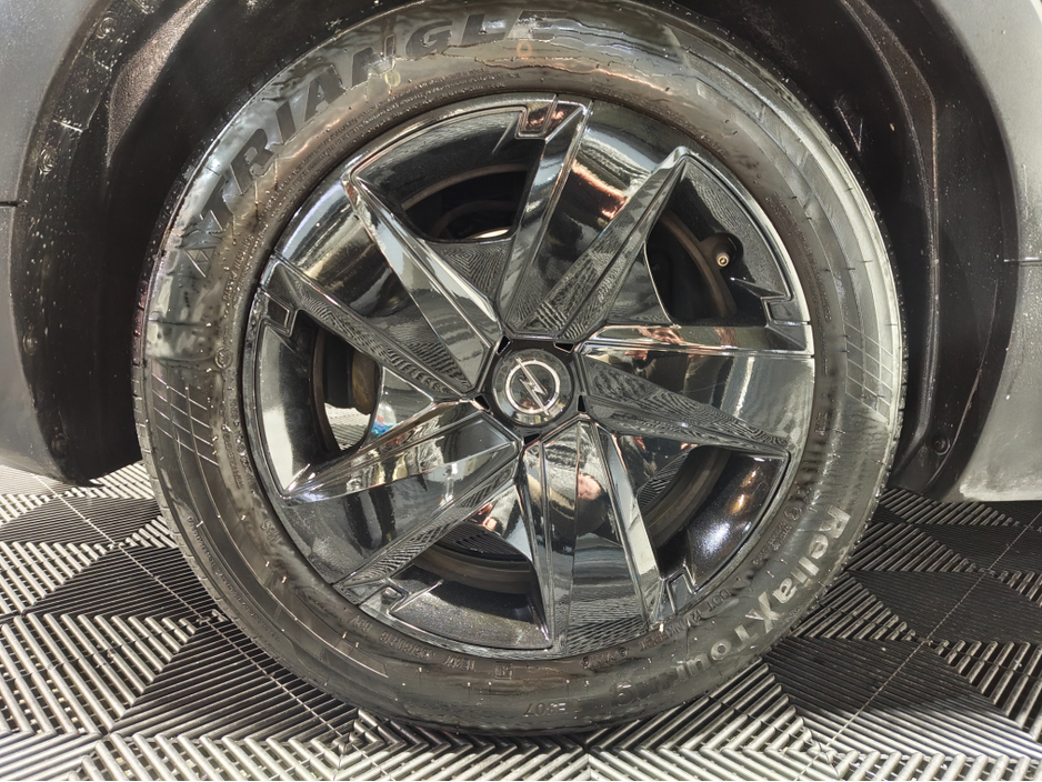 2022 Opel Crossland X - image 12