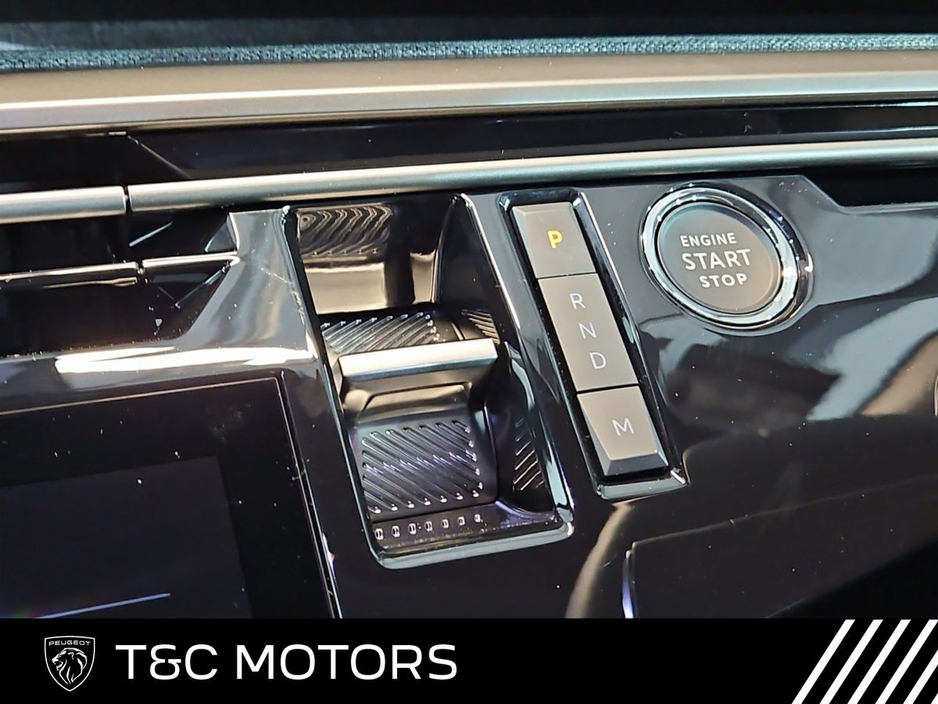 2025 Peugeot 3008 Allure Hybrid - Front & Rear Sensors & Camera, Auto Lights & Wipers, Adaptive Cruise Control, Wireless Apple Carplay/ Android Auto €40,995