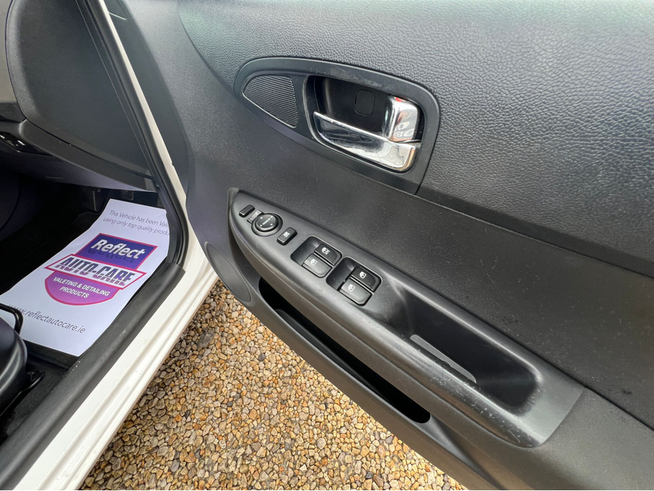 2013 Hyundai i20 - image 17