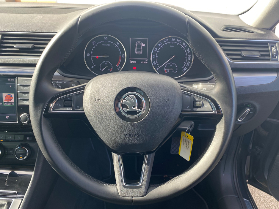 2016 Skoda Superb - image 8