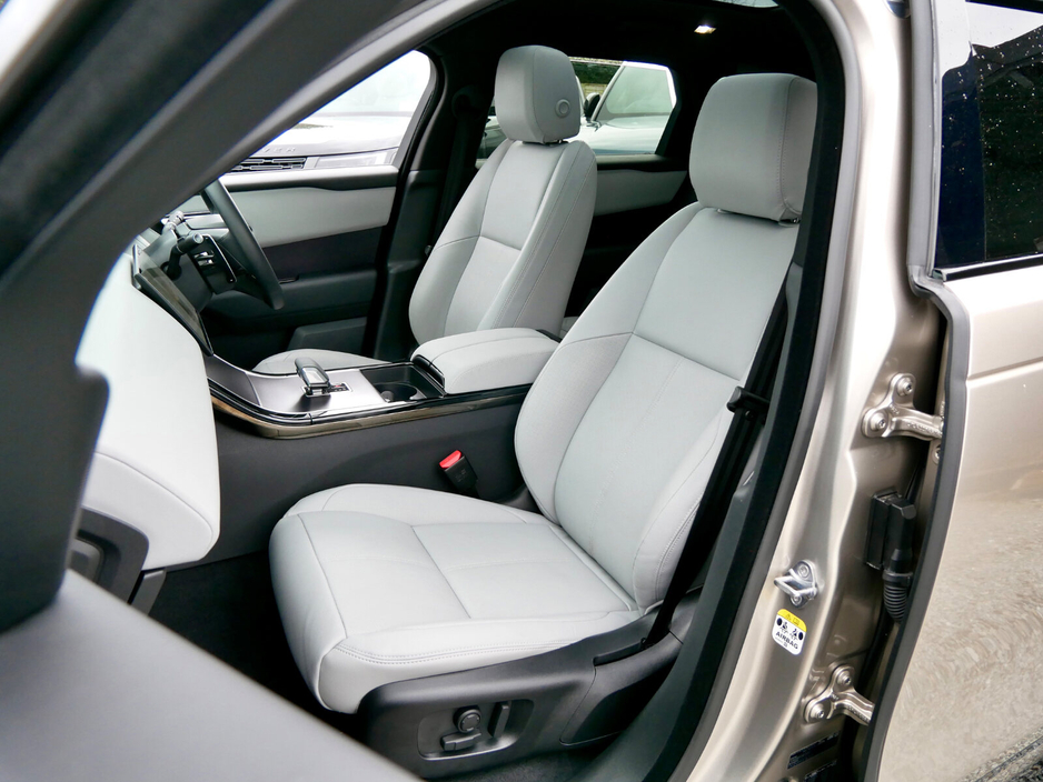 2025 Land Rover Range Rover Velar - image 15