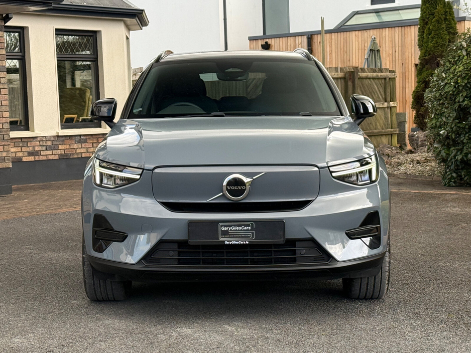 2022 Volvo XC40 - image 2