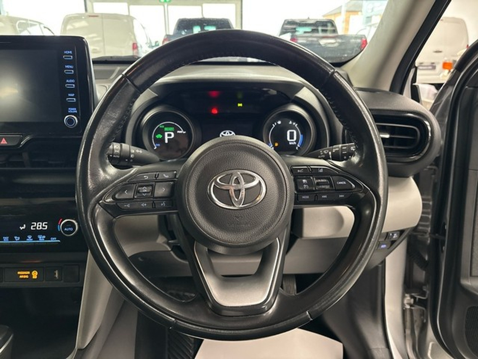 2022 Toyota Yaris Cross - image 9