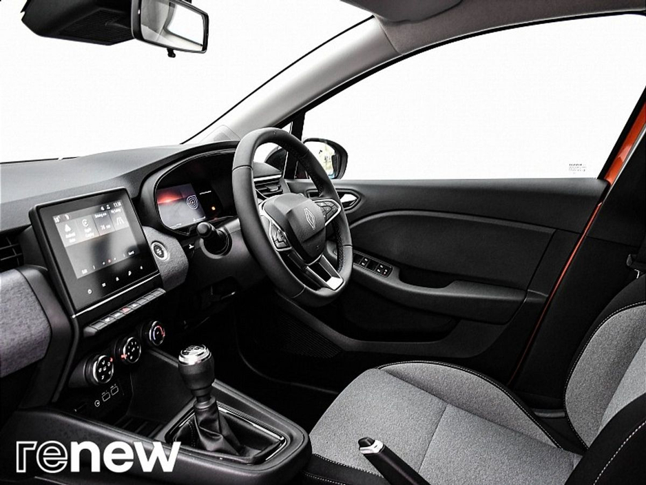 2025 Renault Clio - image 5