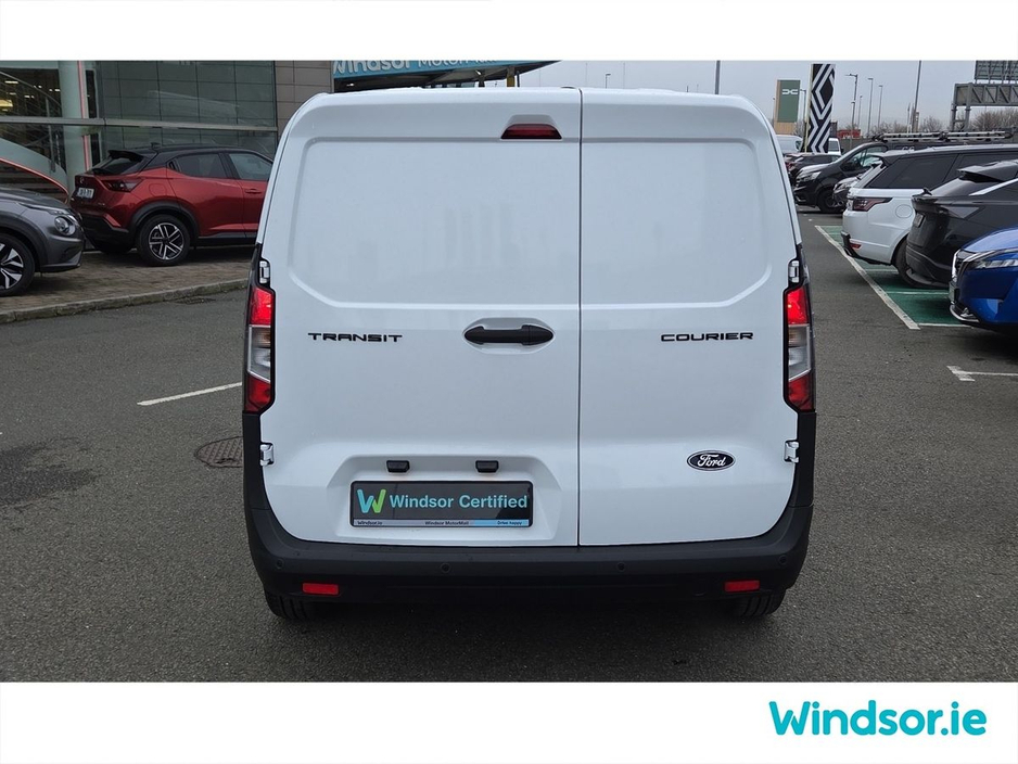 2025 Ford Transit Courier - image 9