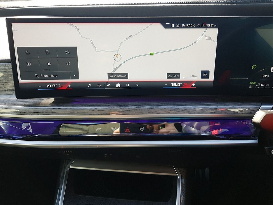 2025 BMW 7 Series - image 23