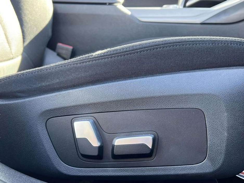 2019 BMW 3 Series - image 16