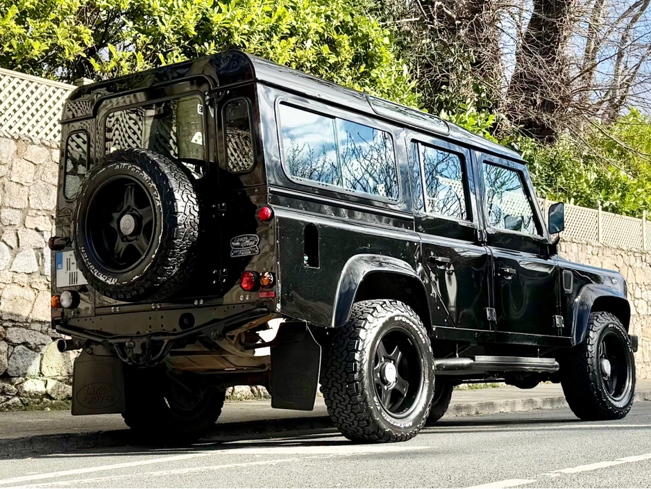 2011 Land Rover Defender - image 12
