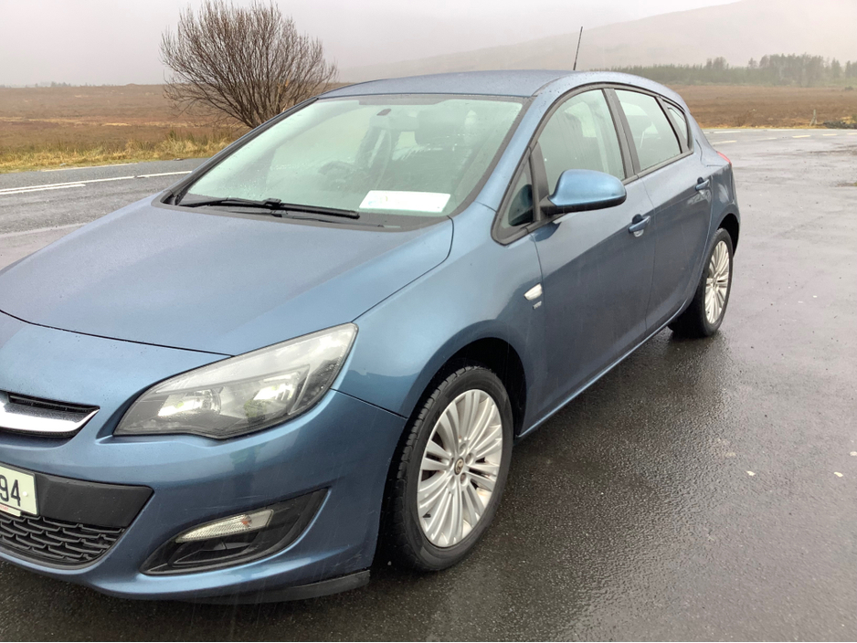 2014 Vauxhall Astra - image 10