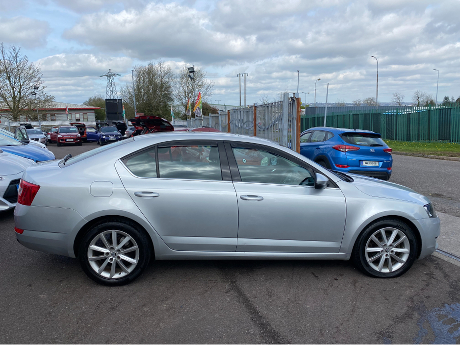 2015 Skoda Octavia - image 3