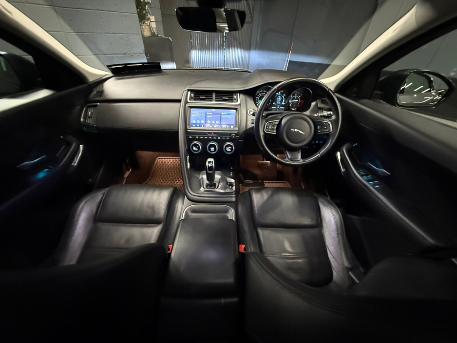 2020 Jaguar E-Pace - image 9