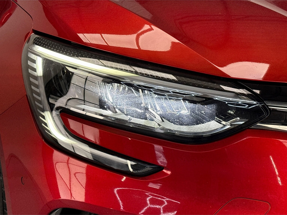 2021 Renault Megane - image 9