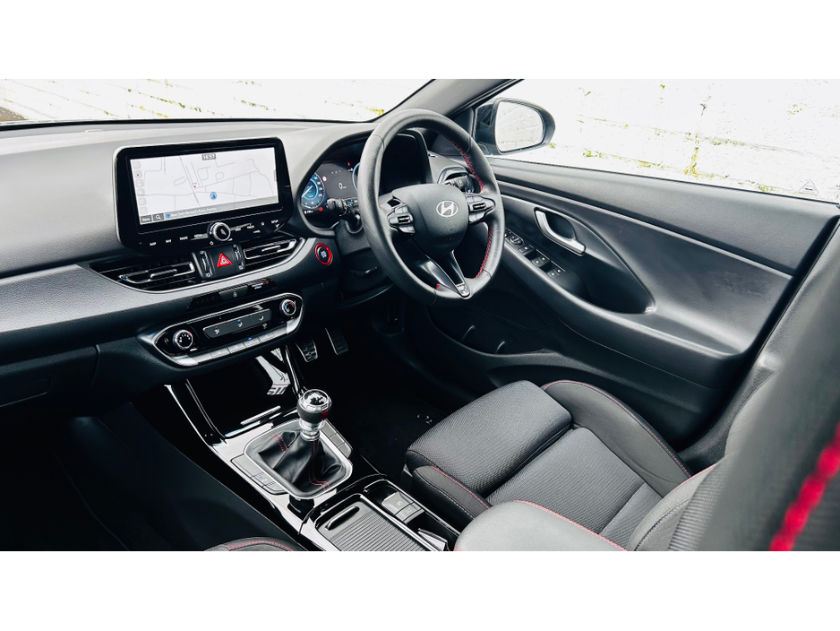 2025 Hyundai i30 - image 7