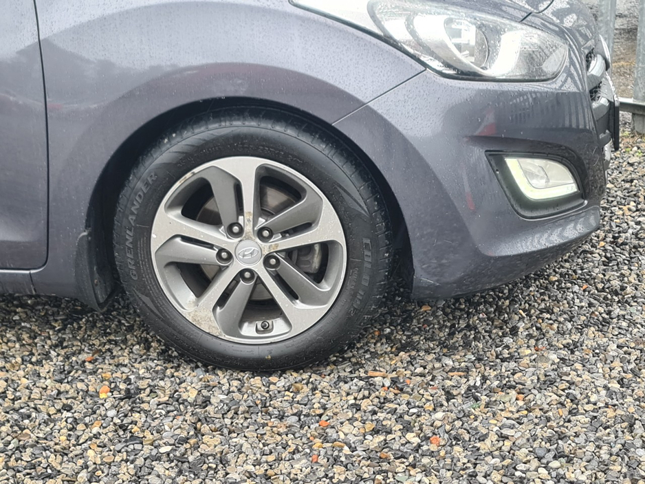 2016 Hyundai i30 - image 13