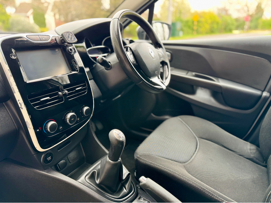 2016 Renault Clio - image 21