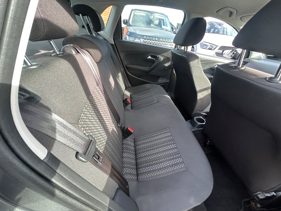 2017 Volkswagen Polo - image 12