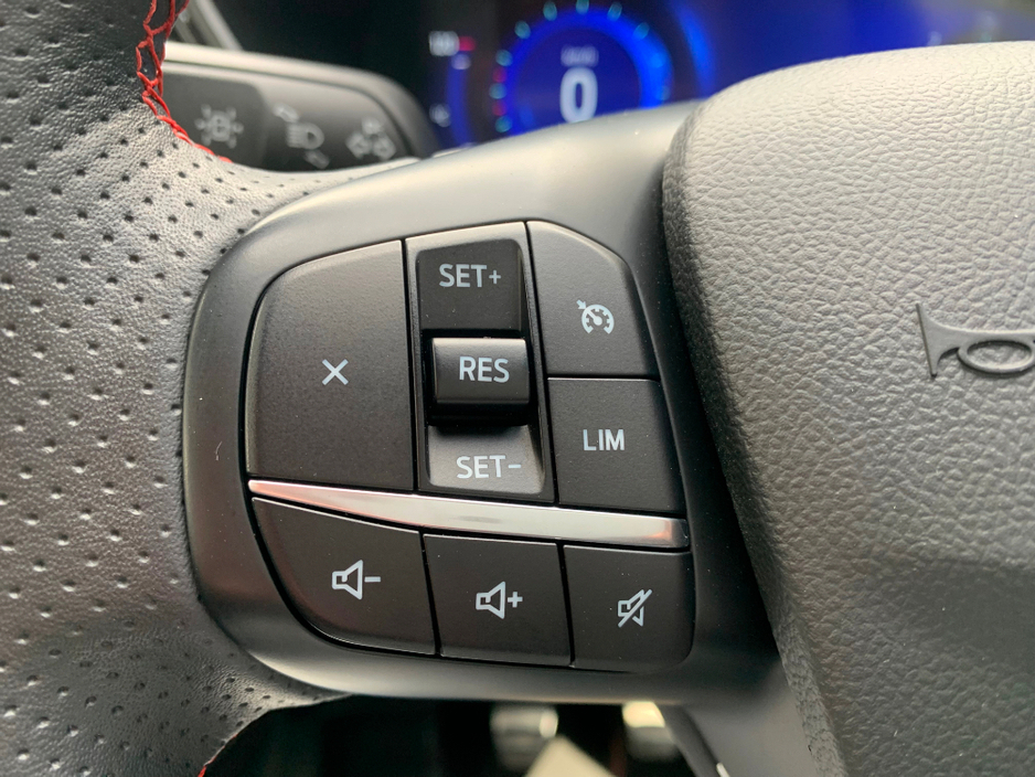 2021 Ford Kuga - image 24