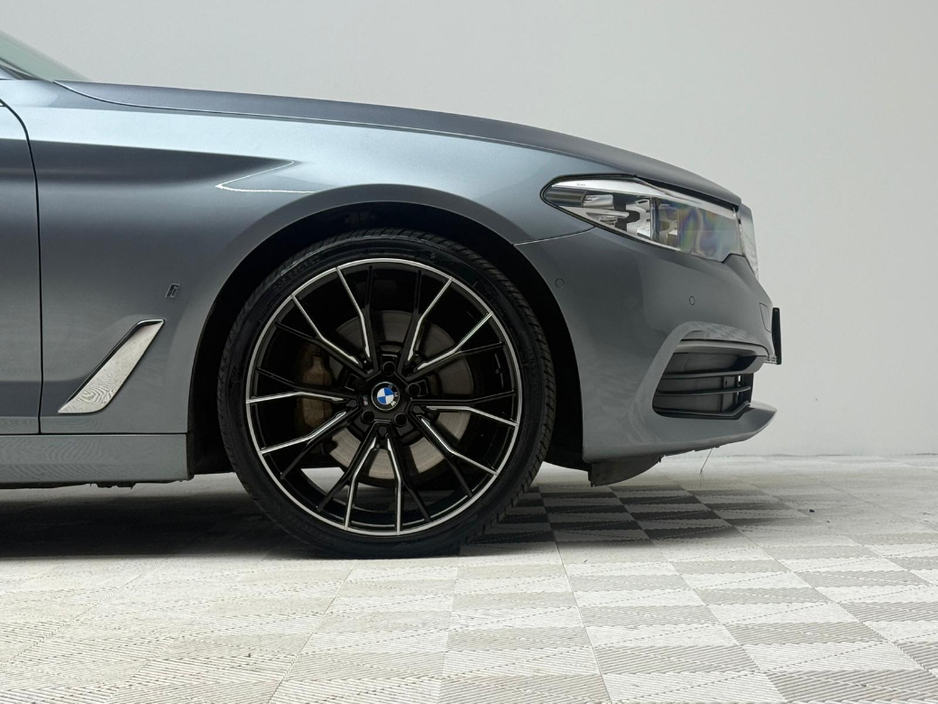 2017 BMW 5 Series 530E SE *SUNROOF* €21,990
