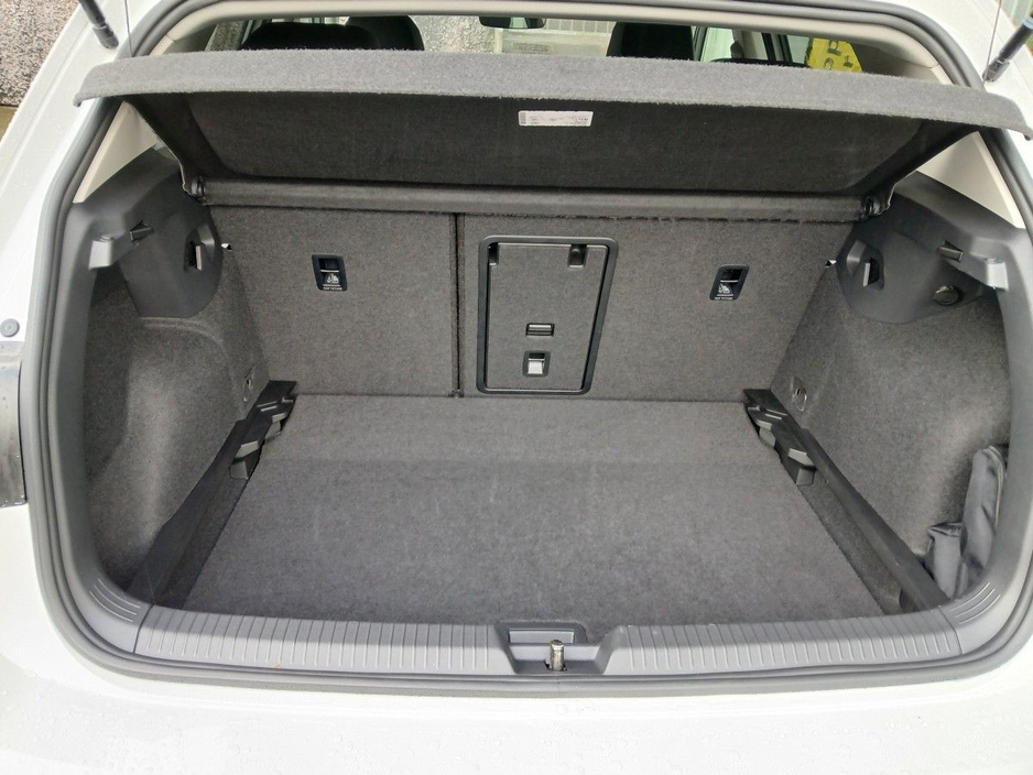 2023 Volkswagen Golf 1.5 TSI 130HP Style, White, 1 owner, 42km €29,900