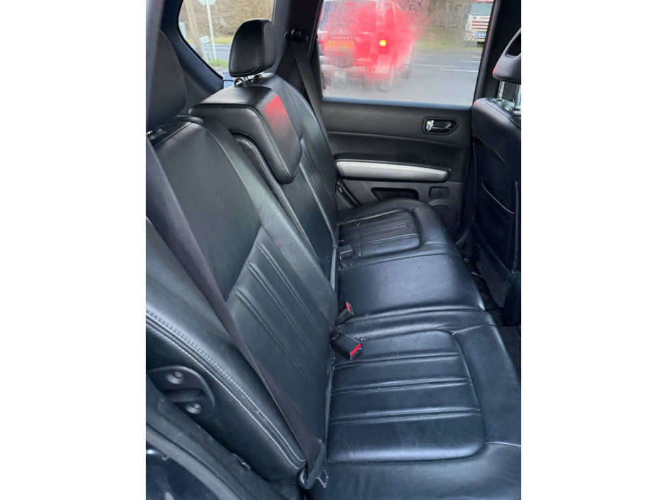 2011 Nissan X-Trail - image 10