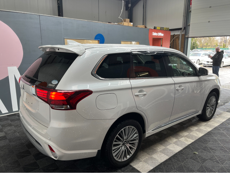 2019 Mitsubishi Outlander €21950 2019 MITSUBISHI OUTLANDER PHEV ED 2.4 AUTOMATIC / CRUISE CONTROL / REVERSE CAMERA / ELECTRIC HEATED SEATS / HEATED STEERING WHEEL €21,950