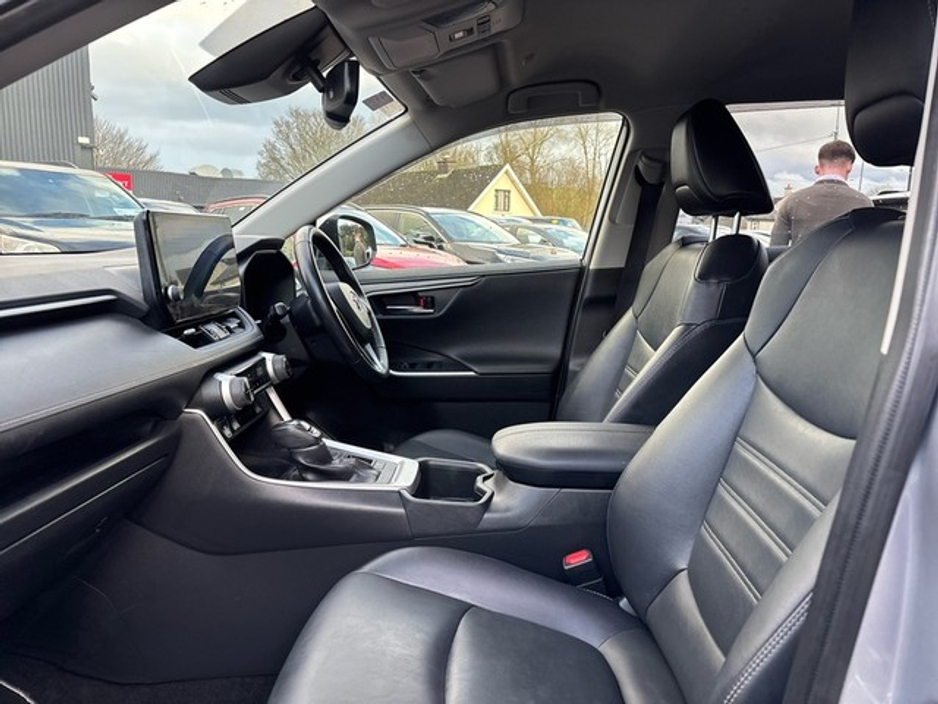 2023 Toyota Rav4 - image 6