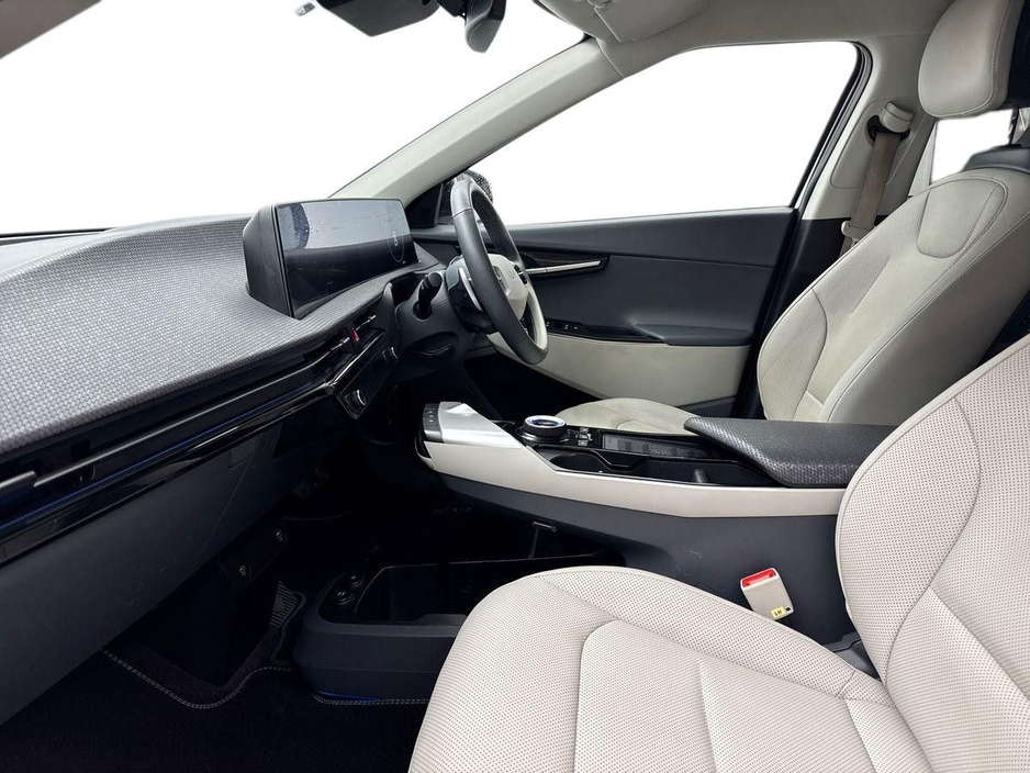 2022 Kia EV6 - image 2