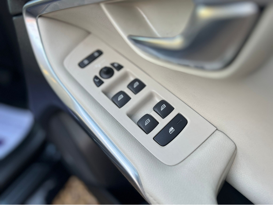 2016 Volvo V40 == AUTO//FULL LEATHER//LOW KMS//LIKE NEW== €14,950