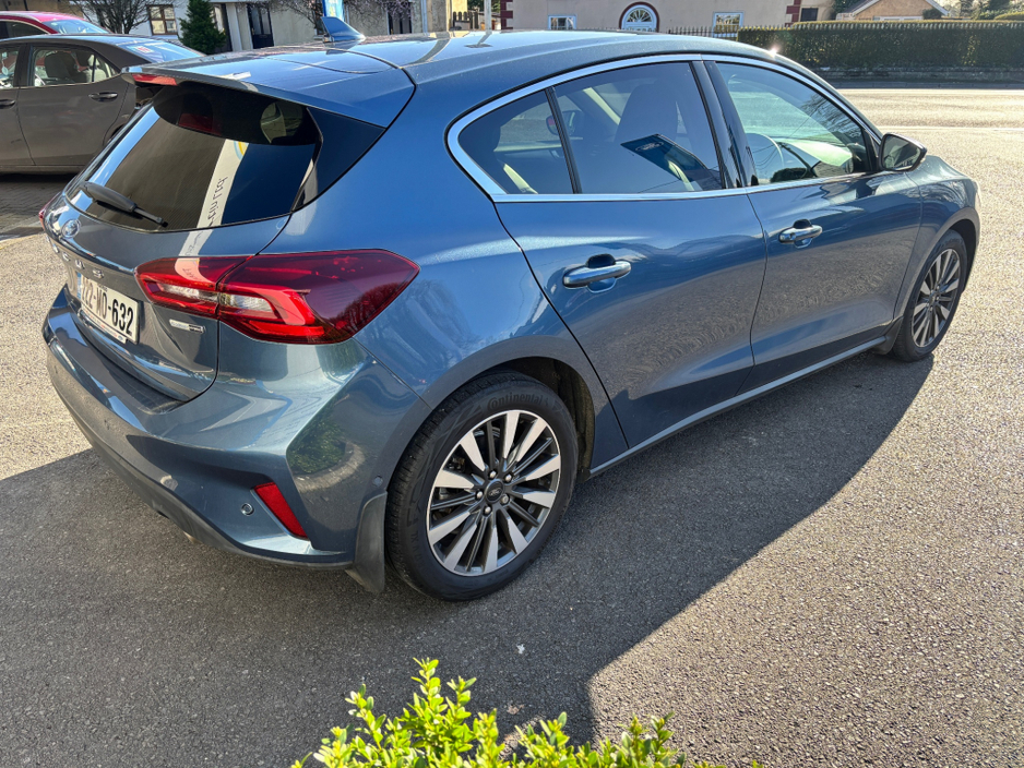 2022 Ford Focus - image 8