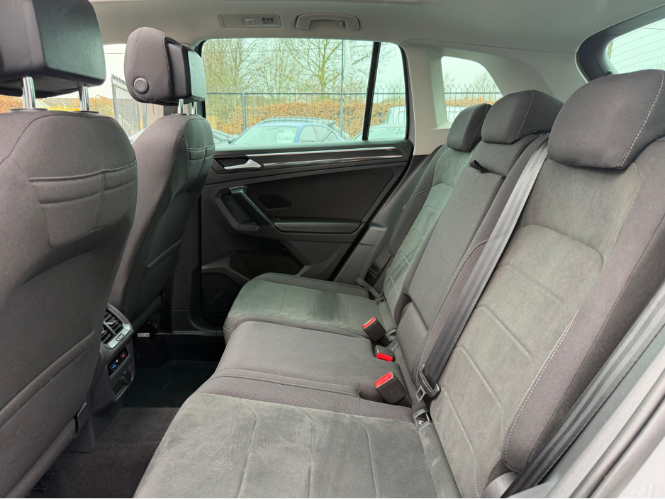 2021 Volkswagen Tiguan - image 20