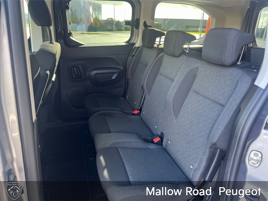 2023 Peugeot Rifter - image 8