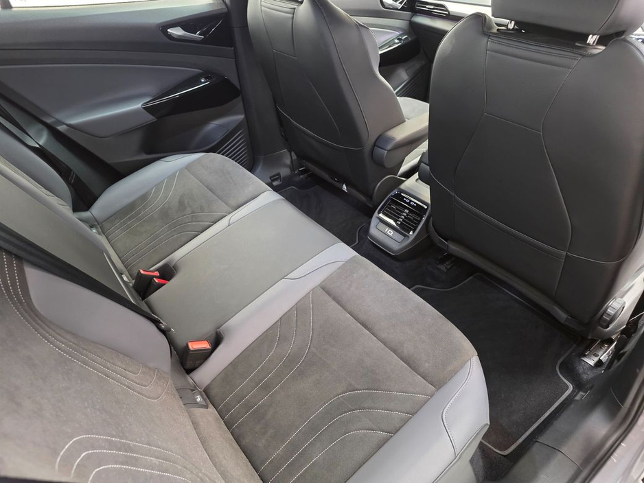 2023 Volkswagen ID.4 - image 9