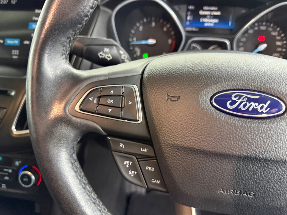 2017 Ford Focus - image 25